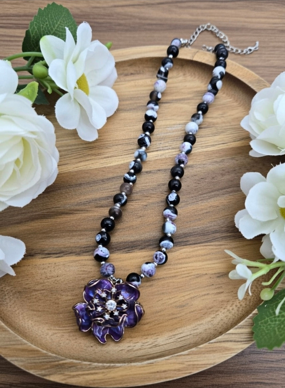 Agate necklace with Water Lily pendant
