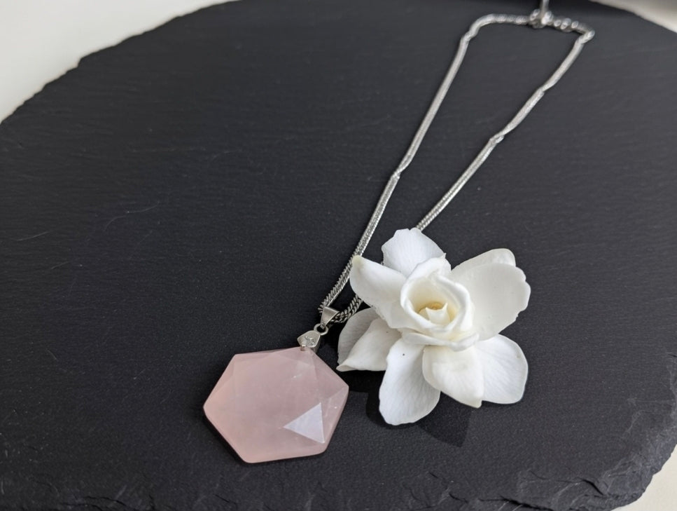 Necklace with Rose quartz pendant