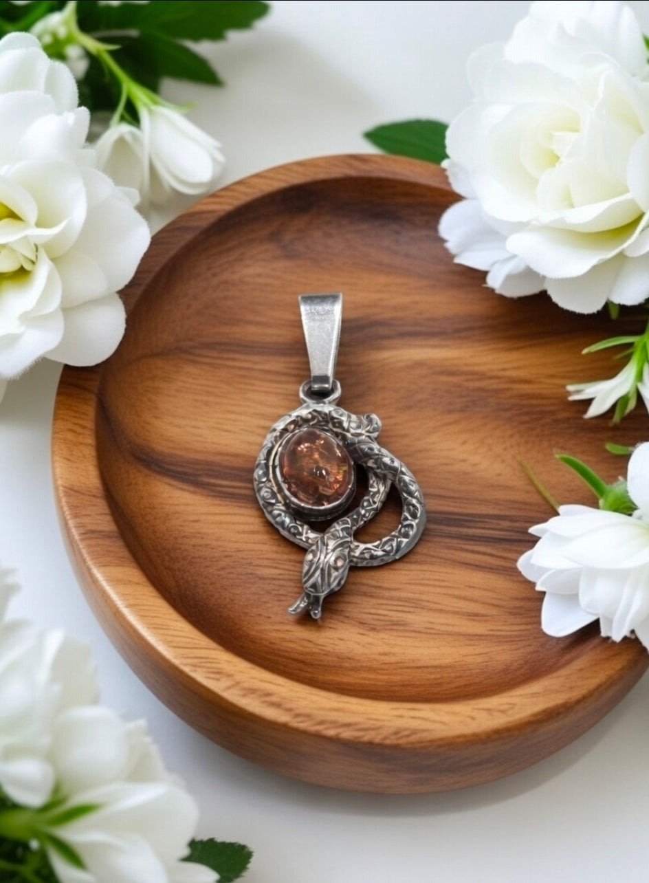 Snake" pendant with amber