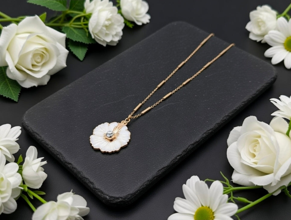 Necklace with Mother of Pearl pendant