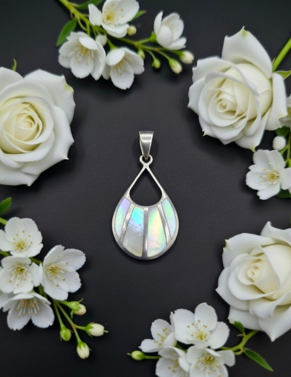 Pendant with Mother of Pearl