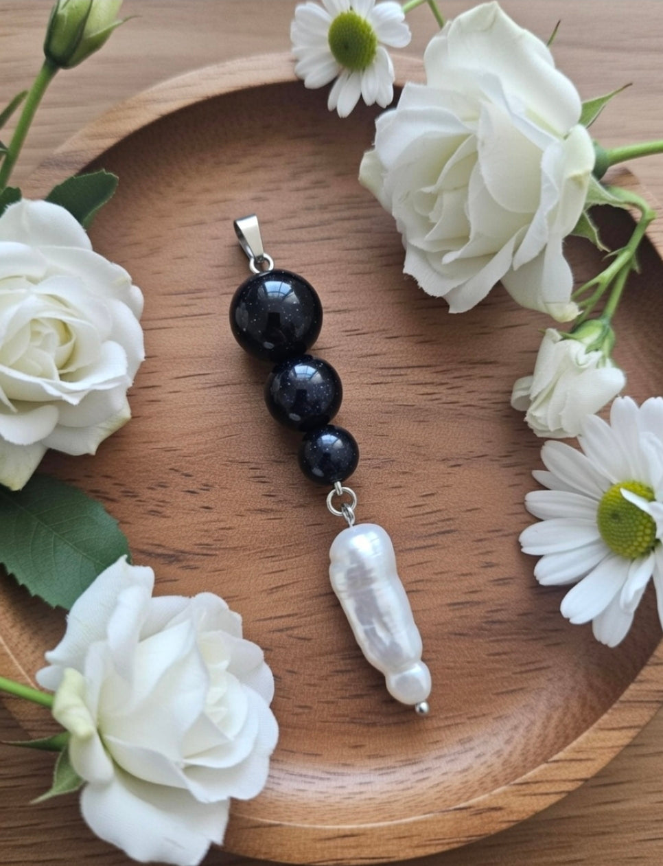 Aventurine glass & Mother-of-pearl pendant